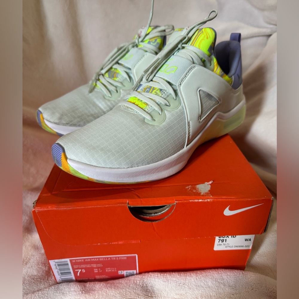 Nike women’s air max Bella tr 5 prm shoes